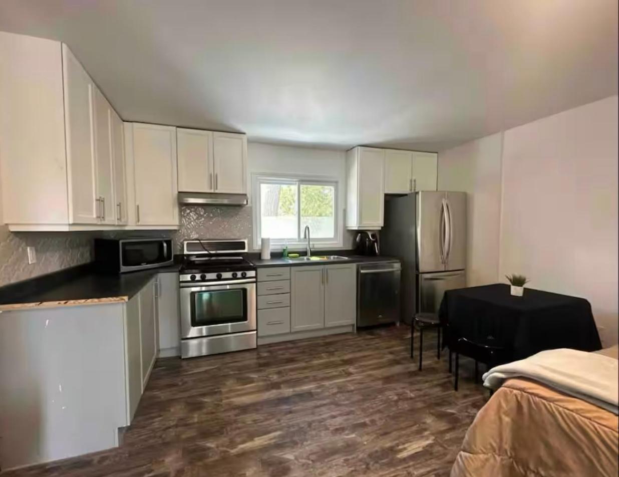 ווסאגה ביץ' Cozy Guest Suite With Private Bath In Wasaaga מראה חיצוני תמונה